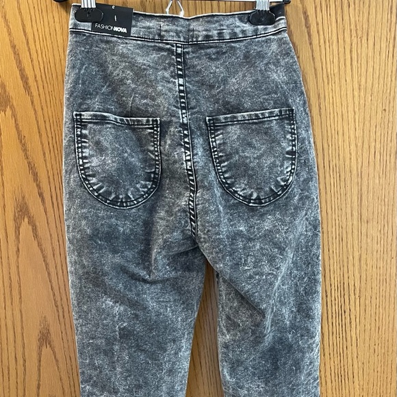 Fashion Nova High Rise Jeans - Picture 2 of 3